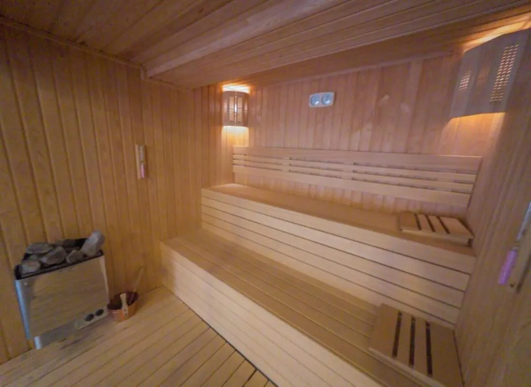 Utopiasuit6 Bornova